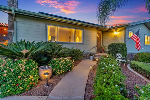 1217 Memory Ln, Vista, CA 92084 photo 2