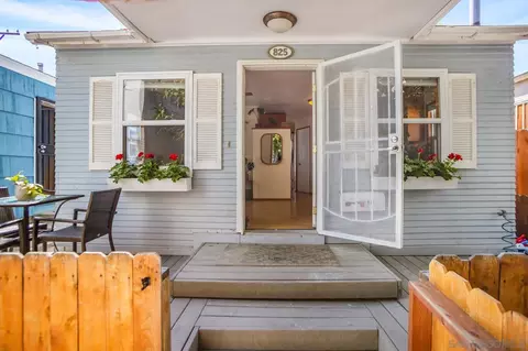 825 Queenstown Ct, San Diego, CA 92109