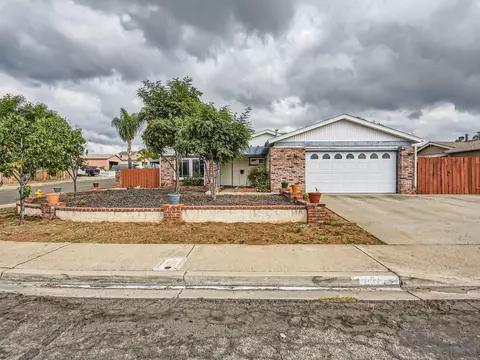 10902 Greencastle St, Santee, CA 92071