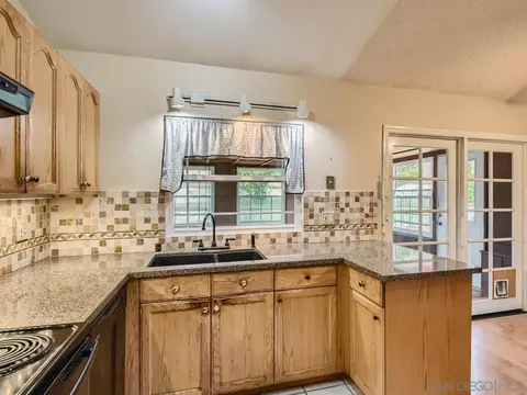 10902 Greencastle St, Santee, CA 92071 photo 8