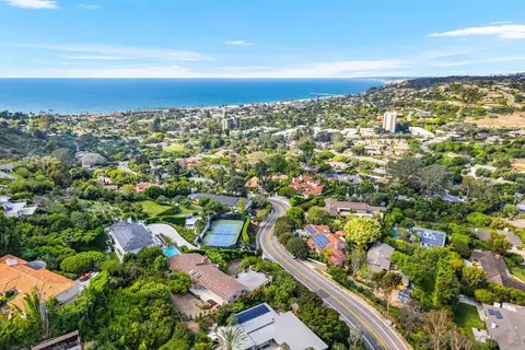 2717 Hidden Valley Rd, La Jolla, CA 92037 photo 2