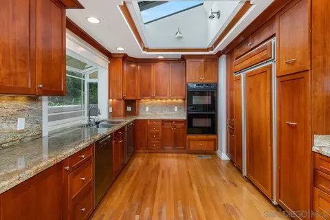 2717 Hidden Valley Rd, La Jolla, CA 92037 photo 11