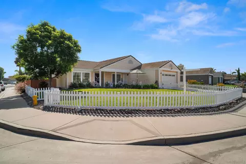 770 Sunningdale Dr, Oceanside, CA 92057 photo 2