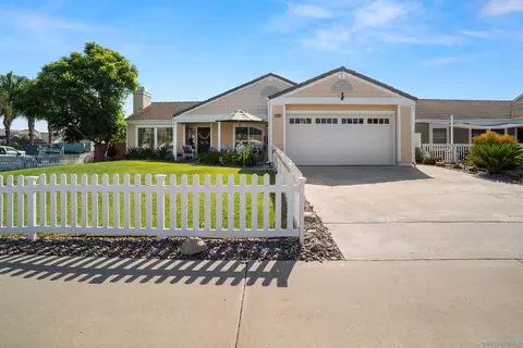 770 Sunningdale Dr, Oceanside, CA 92057
