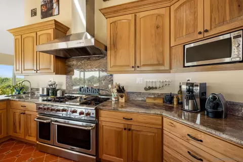 1070 Barsby St, Vista, CA 92084 photo 19