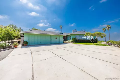 1070 Barsby St, Vista, CA 92084 photo 4
