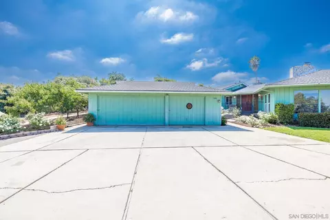 1070 Barsby St, Vista, CA 92084 photo 5