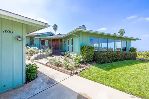 1070 Barsby St, Vista, CA 92084 photo 3