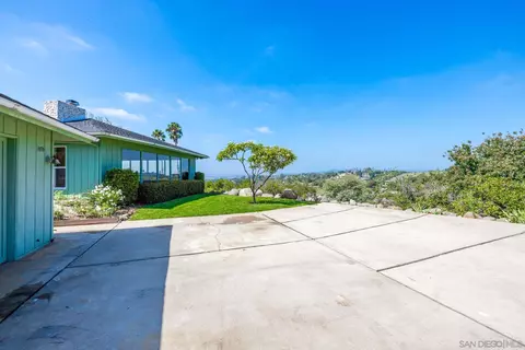 1070 Barsby St, Vista, CA 92084 photo 6