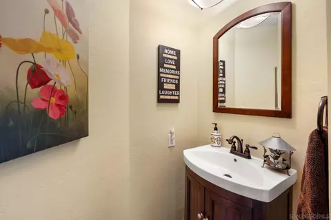 1070 Barsby St, Vista, CA 92084 photo 33