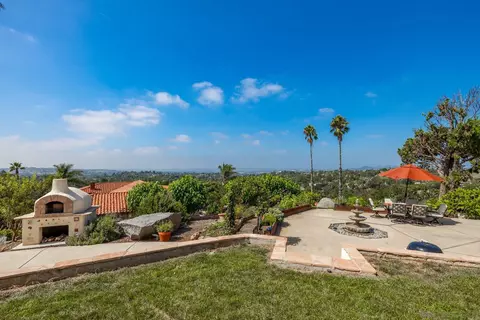 1070 Barsby St, Vista, CA 92084