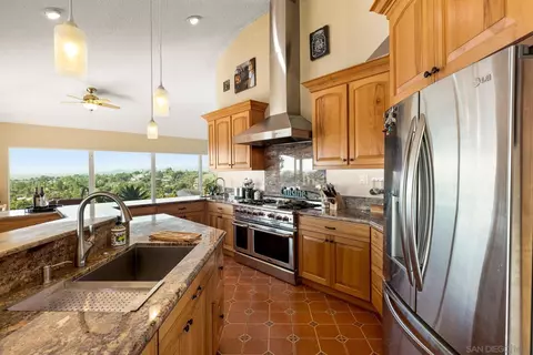 1070 Barsby St, Vista, CA 92084 photo 21
