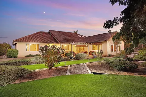 1277 Daxi Ln, Escondido, CA 92029 photo 4