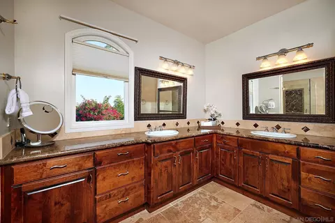 1277 Daxi Ln, Escondido, CA 92029 photo 21