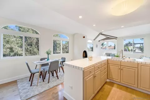 Kitchen - 914 Agate St #E, San Diego, CA 92109 photo 3 of 4