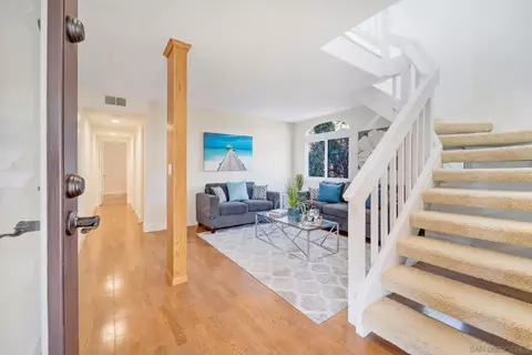 Entry Way - 914 Agate St #E, San Diego, CA 92109 photo 1 of 1