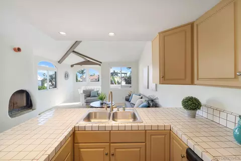 Kitchen - 914 Agate St #E, San Diego, CA 92109 photo 1 of 4