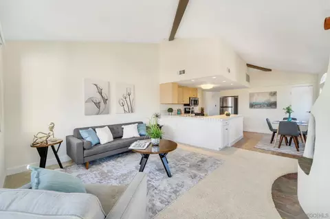 Living - 914 Agate St #E, San Diego, CA 92109 photo 4 of 7