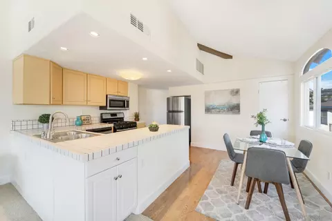 Kitchen - 914 Agate St #E, San Diego, CA 92109 photo 4 of 4