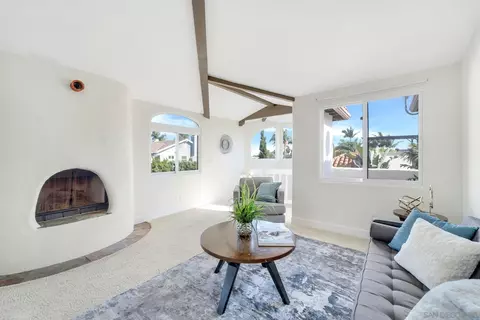 Living - 914 Agate St #E, San Diego, CA 92109 photo 1 of 7