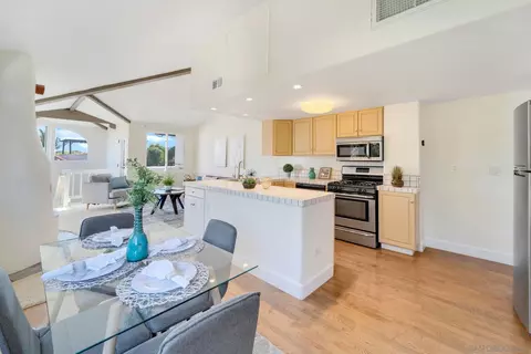 Dining - 914 Agate St #E, San Diego, CA 92109 photo 1 of 1