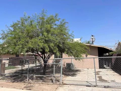 105 8th St, Calexico, CA 92231 photo 2