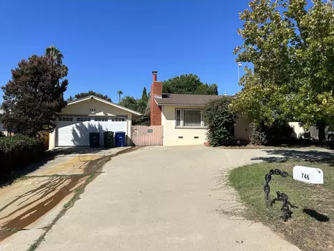 746 Osborne St, Vista, CA 92084 photo 2