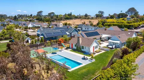 1310 Lake Dr, Encinitas, CA 92024