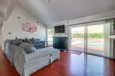 1020 Harding St, Escondido, CA 92027 photo 5