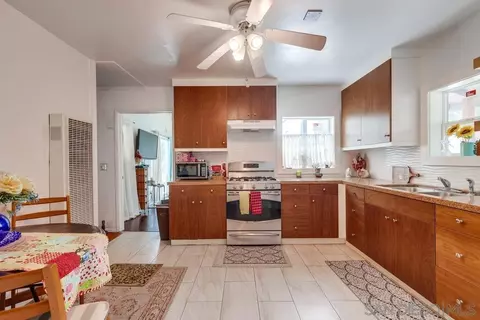 945 S Orange St, Escondido, CA 92025 photo 10