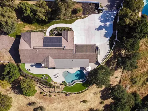 1834 Winterwarm Dr, Fallbrook, CA 92028 photo 2