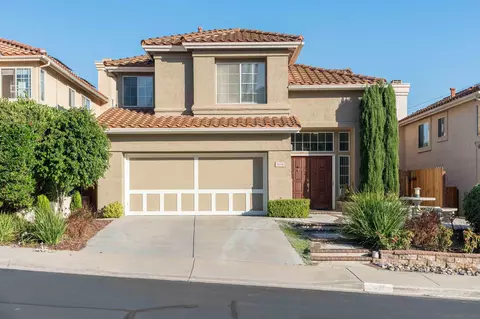7076 Montanes Ln, Carlsbad, CA 92009