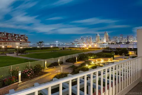 1101 1st St #204, Coronado, CA 92118