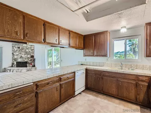 1303 Teepee Dr, Escondido, CA 92027 photo 8