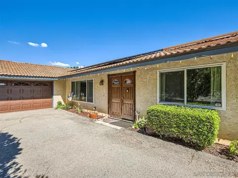 1303 Teepee Dr, Escondido, CA 92027 photo 2