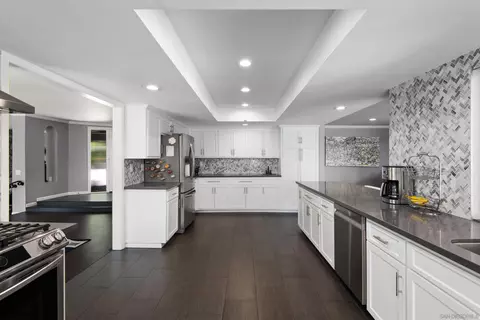 9976 Grandview Dr, La Mesa, CA 91941 photo 17