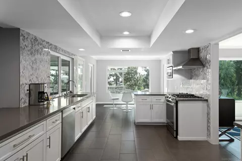 9976 Grandview Dr, La Mesa, CA 91941 photo 18