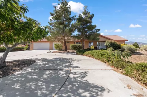 9520 Lebec Rd, Phelan, CA 92371
