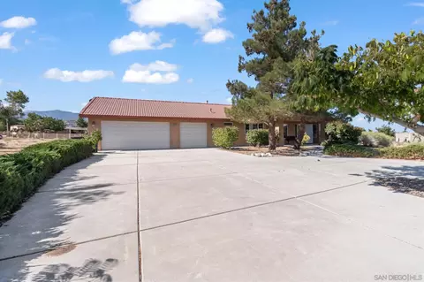 9520 Lebec Rd, Phelan, CA 92371 photo 2