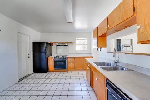5685 Wendi St, La Mesa, CA 91942 photo 4