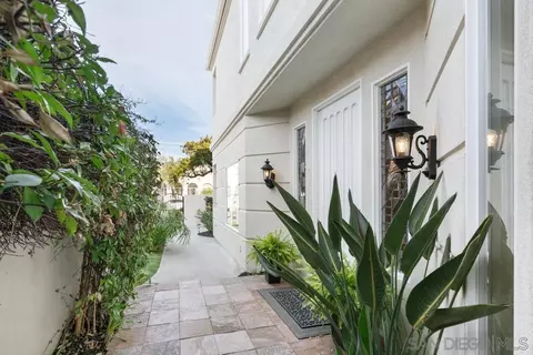 Entry Way - 1116 8th St, Coronado, CA 92118 photo 3 of 5