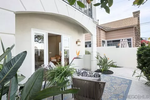 Exterior - 1116 8th St, Coronado, CA 92118 photo 7 of 12
