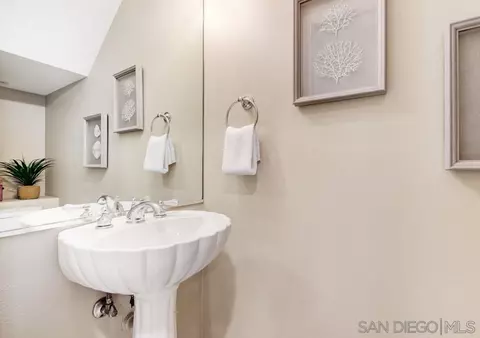 Bath - 1116 8th St, Coronado, CA 92118 photo 4 of 4