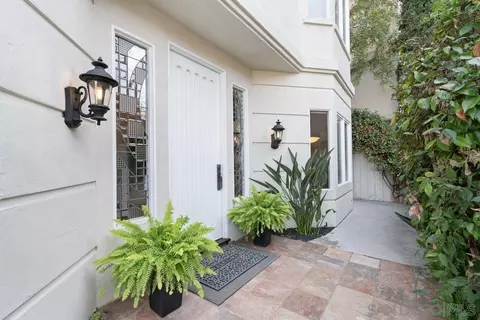 1116 8th St, Coronado, CA 92118