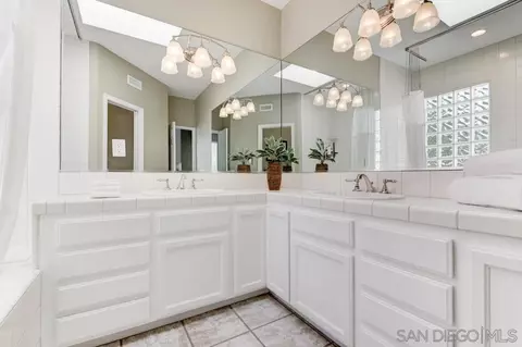 Bath - 1116 8th St, Coronado, CA 92118 photo 2 of 4