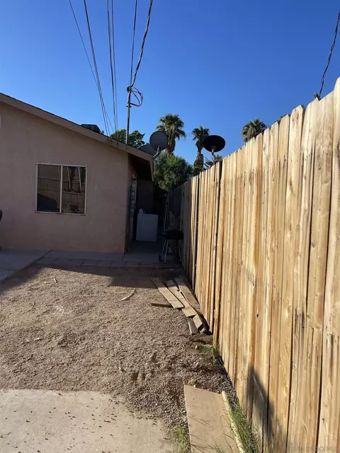 566 W Holt Ave, El Centro, CA 92243 photo 33