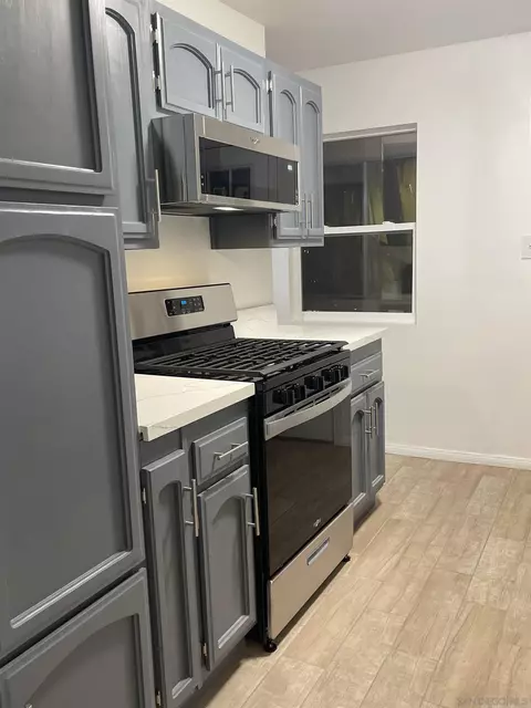 566 W Holt Ave, El Centro, CA 92243 photo 6