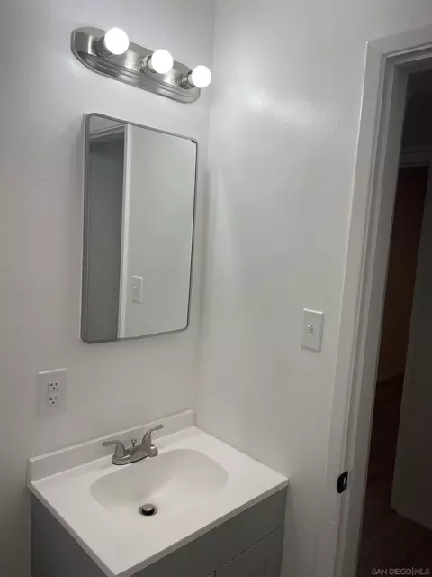 566 W Holt Ave, El Centro, CA 92243 photo 20