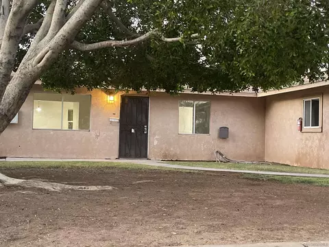 566 W Holt Ave, El Centro, CA 92243 photo 3
