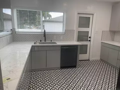 1038 E 65th St, Long Beach, CA 90805 photo 2